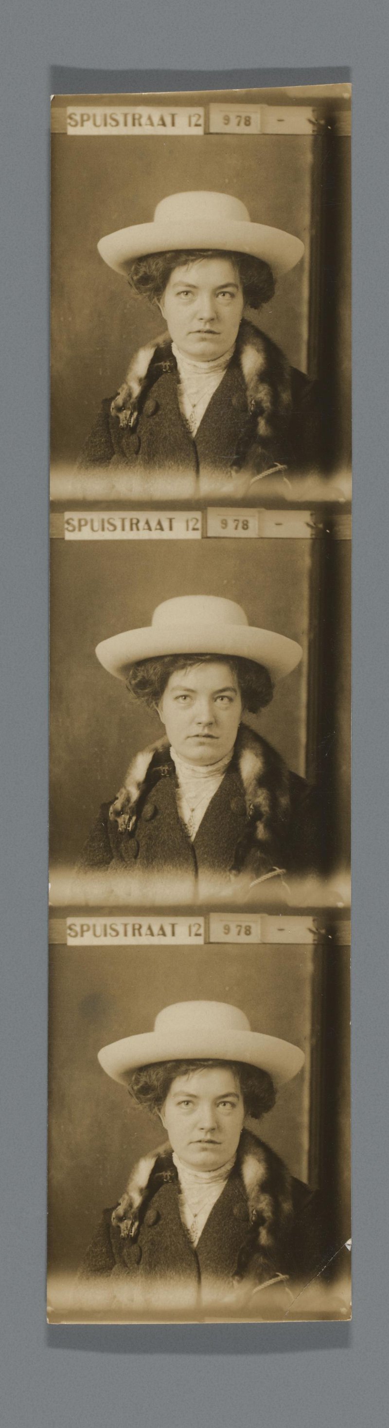 Portret van een onbekende vrouw met hoed en nerts